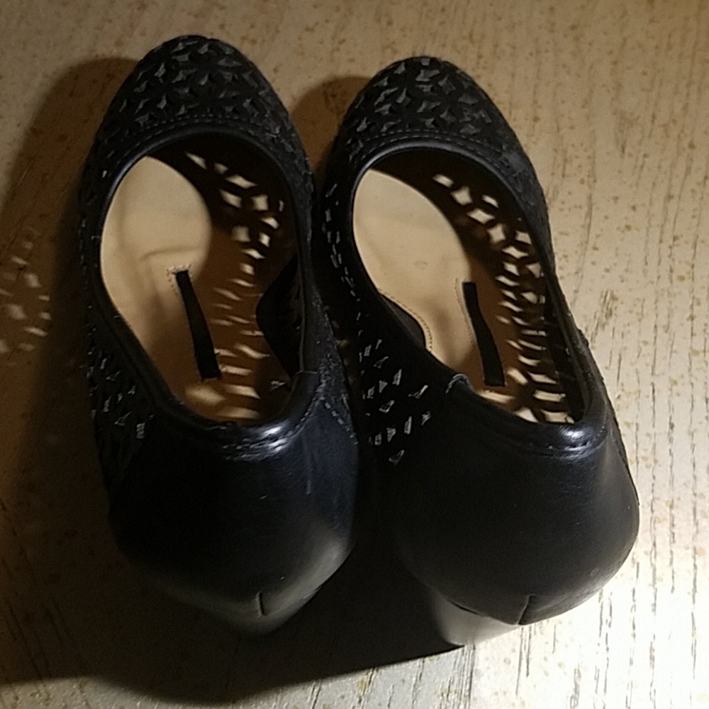 Ladies Shoes - Picture 2 of 4